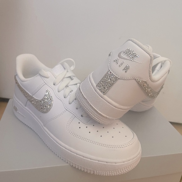 UNISEX~ "CRYSTALIZED" (Nike Air Force 1) White Sneaker- Authentic Crystals - Picture 3 of 7